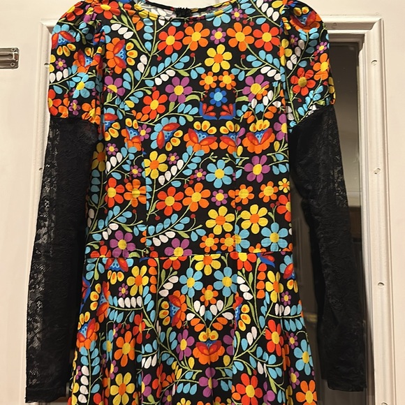 Flower dress with a black lace edge - Picture 4 of 12